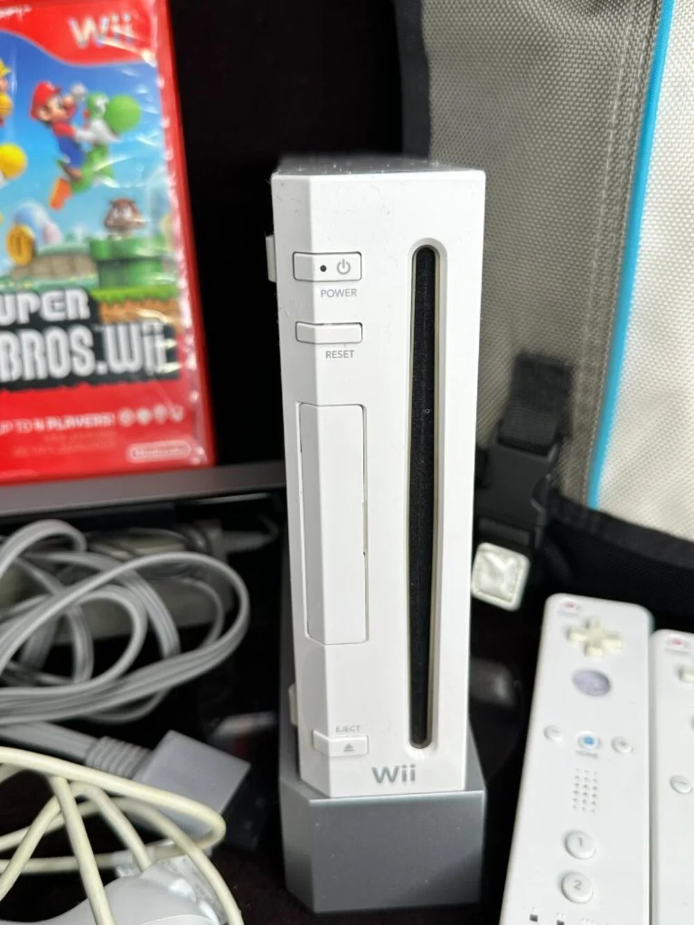 Nintendo Wii White Console Bundle (RVL-001) – Includes New Super Mario Bros. Wii